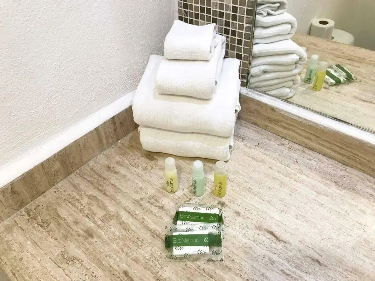 Beachfront Suite In The Best Location! 칸쿤 아파트